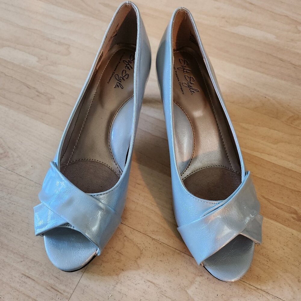Soft Style Women's Heel Shoes Size 7